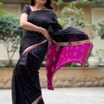 Juhi Parmar Instagram - Sometimes all one needs to do is smile 😊 #behappy #happyisbeautiful #smile #saree #sareelove #indian