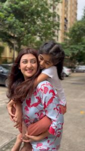 Juhi Parmar Instagram - Friendship exists in every relationship including that of a mother and child! With my best friend, my biggest cheer leader and my greatest motivator, my little Ginni! Happy Sunday and Happy Friendships Day to all of you ❤️
#happyfriendshipday #bff #bestfriends #bestfriendsforever #motherdaughter