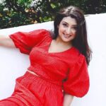 Juhi Parmar Instagram - Stop waiting for कल.. enjoy your every पल.. Spread cheers, smiles and happiness wherever you go🫶🏻 #smile #behappy #laugh #love #live #believe Location: @kazuza.mumbai Styling: @deeti.mehta Assistant: @snehatiwari05 Outfit: @howwhenwearclothing Makeup: @makeupbysheryl.b PR & Management Agency: @brandnbuzz
