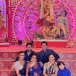 Kamya Punjabi Instagram - Bolo bolo Dugga Elo 🙏🏼🪷 Team Neerja wishes you all a very happy Navratri !! Durga Mata Ki Jaiiii !!! 🐚🌸 #drugamaa #duggadugga #neerjaeknayipehchaan #neerja #teamneerja #navratri #durgapooja #pandal #bagchi #sonagachi #didun #moushmi #kaushik #munmun #sarthak #bappa #friends #funonset #colorstv #ashtami #navmi #happynavratri Mumbai, Maharashtra