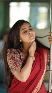 Kanmani Manoharan Instagram - #kanmanimanoharan✨ 

Agasatha Naa pakren 
Aaru Kadhal naa pakren ❤️

Beautiful shots @dhanush__photography 

#kanmanimanoharan✨ #actress #model #serial #train #love #song #vibe #insta #instapost #trending