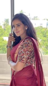 Kanmani Manoharan Instagram - #kanmanimanoharan✨

This song ❣️