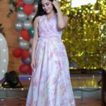 Kanmani Manoharan Instagram - #kanmanimanoharan✨ Customised outfit @vkfashion2018 Thank you kanmani ❣️ designer kanmani who designed this beautiful outfit I just called her last day before the event next day morning outfit was ready In very short period of time she done a pretty perfect outfit❣️ @vkfashion2018 Beautiful shots @sathyaphotography3 Event organised by oviya #kanmanimanoharan✨ #appabday #trunsö60 #bday #appa #love #peace #happy
