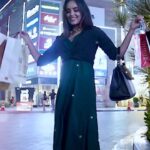 Kanmani Manoharan Instagram - This Merry time of the year, celebrate it with shopping from your favourite brands at Phoenix Marketcity, Chennai and not to worry all your Christmas gifting, it’s all covered under one roof! @Phoenixmarketcitychennai @Palladiumchennai #phoenixmarketcitychennai #chennaishoppers #chennaiinfluencers #christmasdecor #xmasdecor #xmas #christmasshopping #christmasgisfting #christmasgifts #gifts #christmasevents #installations #christmas #merrychristmas