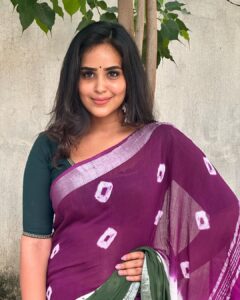 Kanmani Manoharan Instagram - #kanmanimanoharan✨

Wearing @lotus__collections hand block cotton linen saree.  Soft and light weight. Best cool comfortable work wear. Do check @lotus__collections for more colours.