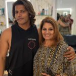 Karanvir Bohra Instagram – Like mumma like son @madhu.hariom @sarfarazhairstudio