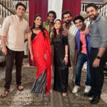 Karanvir Bohra Instagram - Television and doing a daily soap is never easy! Shooting in Umergaon and being away from friends, family and our homes but truly @swastikproductions gives you a home away from home. The unity between all the actors, the positivity on the sets, the zeal for all of us to look forward to shooting the next scene is all thanks to the production house that created such an atmosphere. @rahultewary, @sktorigins and @g3gill you guys have been fabulous to work with, listening to all of us whenever we had any creative queries and concerns. Thank you for giving us Hum! . . . @sonytvofficial #HumRaheNaRaheHum #Surili #Blessed #TinaDatta