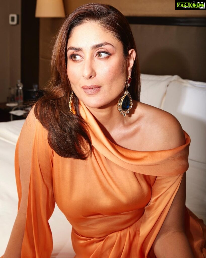 Kareena Kapoor Instagram - Jaane Jaan x Express Adda 🧡🧡 Are you waiting for 21st September? I surely am!😉