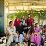 Kareena Kapoor Instagram - Family Ties❤️ @saraalikhan95 @sakpataudi @______iak______ @sabapataudi