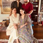 Kareena Kapoor Instagram - Family Ties❤️ @saraalikhan95 @sakpataudi @______iak______ @sabapataudi