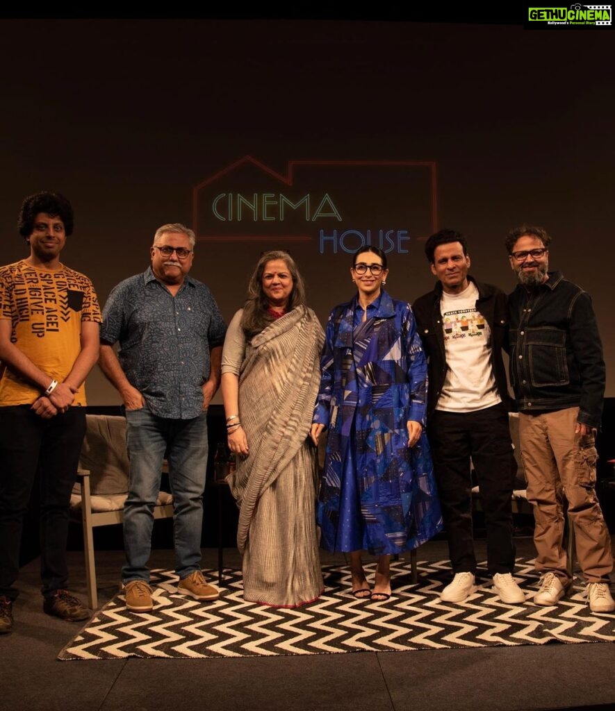 Karisma Kapoor Instagram - When Zubeidaa reunited with Victor 💙 for a very special evening. #ShyamBenegalRetrospective at @g5afoundation #ShyamBenegal @bajpayee.manoj @khalidmohamed9487 @piabenegal9999 @nikkhiladvani @anuradha.parikh #AseemChhabra