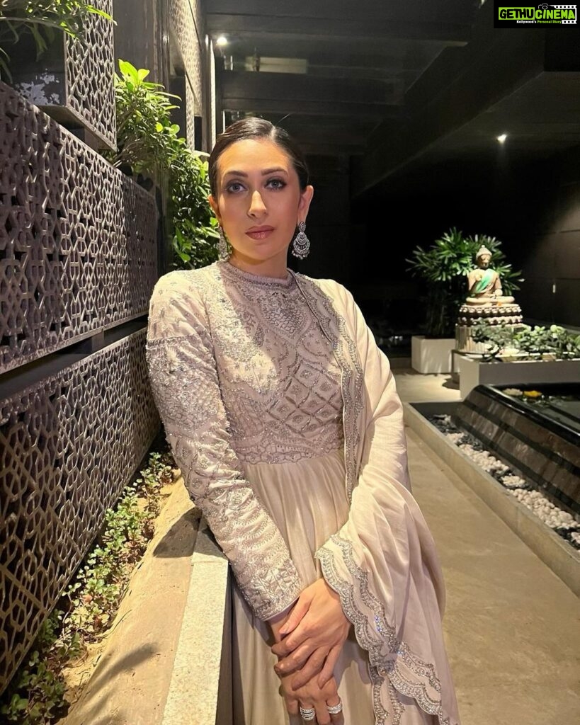 Karisma Kapoor Instagram - Be ur own kind of Sparkle 💎✨ #eventdiaries #glitterandsparkle New Delhi