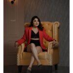 Karunya Ram Instagram - Swag 💛🖤❤️ : : Wearing : @zara @victoriassecret Makeup : @makeoverbysamridhi_ram PC : @umesh__photography___ Place : SR Studio RR Nagar : : #karunyaram #milkybeautykarunyaram #trending #hot #glamour #beauty #stylish Raja Rajeshwari Nagar, Bangalore South