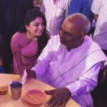 Karunya Ram Instagram - ನಾಡಿನ ಹಿರಿಯ ರಾಜಕಾರಣಿ, ಭಾರತದ 11 ನೇ ಮಾಜಿ ಪ್ರಧಾನಿ ಹಾಗೂ ನಮ್ಮೆಲ್ಲರ ಪ್ರೀತಿಯ ಅಪ್ಪಾಜಿ ಶ್ರೀ ಹೆಚ್.ಡಿ. ದೇವೇಗೌಡ ಅವರಿಗೆ ಜನ್ಮ ದಿನದ ಹಾರ್ದಿಕ ಶುಭಾಷಯಗಳು., ಭಗವಂತನ ಕೃಪಾಶೀರ್ವಾದ ನಿಮ್ಮ ಮೇಲೆ ಸದಾ ಇರಲೆಂದು ಪ್ರಾರ್ಥಿಸುತ್ತೇವೆ Happy bday to u HD Devegowda sir 🎂🎉🎁🎊 : : : #hbddevegowdru #birthday #devegowdru Bangalore, India