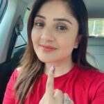 Karunya Ram Instagram - We Did our duty ,please do vote 🗳️🗳️ ಮತದಾನ ನಮ್ಮ ಹಕ್ಕು : : #karunyaram #milkybeautykarunyaram #vote #karnatakaelections2023 Raja Rajeshwari Nagar, Bangalore South