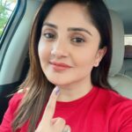 Karunya Ram Instagram - We Did our duty ,please do vote 🗳️🗳️ ಮತದಾನ ನಮ್ಮ ಹಕ್ಕು : : #karunyaram #milkybeautykarunyaram #vote #karnatakaelections2023 Raja Rajeshwari Nagar, Bangalore South