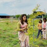 Karunya Ram Instagram - ಗಿಡಗಳನ್ನು ಬೆಳೆಸಿ ಪರಿಸರ ಉಳಿಸಿ 🌴🌲🌳☘️🌿🍀 : : : #gogreen #tree #plantation #trending #viral