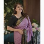 Karunya Ram Instagram - Sarvarigu Varamahalakshmi Habbada Shubashayagalu 💐🙏🏻🎉 : : Wearing : @houseof.raadhya_sarees PC : @umesh__photography___ : : #karunyaram #milkybeautykarunyaram #mysoresilk #sareelove #saree Raja Rajeshwari Nagar, Bangalore South