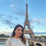 Karunya Ram Instagram - 2023 just started now with more & more positive vibes🗼🌟❤️💫🎉 : : #karunyaram #france #paris #effiletower🗼 Effile Tower Paris