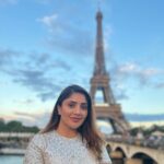 Karunya Ram Instagram - 2023 just started now with more & more positive vibes🗼🌟❤️💫🎉 : : #karunyaram #france #paris #effiletower🗼 Effile Tower Paris