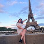 Karunya Ram Instagram - 2023 just started now with more & more positive vibes🗼🌟❤️💫🎉 : : #karunyaram #france #paris #effiletower🗼 Effile Tower Paris