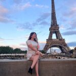 Karunya Ram Instagram - 2023 just started now with more & more positive vibes🗼🌟❤️💫🎉 : : #karunyaram #france #paris #effiletower🗼 Effile Tower Paris