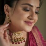Karunya Ram Instagram - Eligent 💐💗💓💖 : : Jewllry : @kalyanjewellers_official Wearing : @houseof.raadhya_sarees Makeup : @makeoverbysamridhi_ram PC : @umesh__photography___ Place : SR Studios RR Nagar : : #karunyaram #milkybeautykarunyaram #kalyanjewellery #saree #traditional #indianbride #jewllry #elegentjewellery Raja Rajeshwari Nagar, Bangalore South