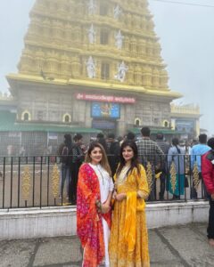 Karunya Ram Instagram - 🧡🤍♥️ 
:
:
:
#karunyaram #samridhiram #sisters