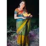 Karunya Ram Instagram - ಕಿತ್ತೂರಿನ ಬಂಡಿ ಹಬ್ಬದ ಸಡಗರ 🌸,ತಂಬಿಟ್ಟಿನ ಆರತಿ ಮತ್ತು ಊರಿನ ಜನರ ಪ್ರೀತಿ 💐🫰🏼🫶🏼🤗 with my darling @sumankittur & family🫰🏼🫶🏼🤗❤️ : : : #karunyaram #milkybeautykarunyaram #kittur #festival #village #nature #traditional #beautiful #family #gorgeous #cute #traditional #culture #trending #viral Kittur
