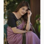 Karunya Ram Instagram - Sarvarigu Varamahalakshmi Habbada Shubashayagalu 💐🙏🏻🎉 : : Wearing : @houseof.raadhya_sarees PC : @umesh__photography___ : : #karunyaram #milkybeautykarunyaram #mysoresilk #sareelove #saree Raja Rajeshwari Nagar, Bangalore South