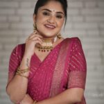 Karunya Ram Instagram - Eligent 💐💗💓💖 : : Jewllry : @kalyanjewellers_official Wearing : @houseof.raadhya_sarees Makeup : @makeoverbysamridhi_ram PC : @umesh__photography___ Place : SR Studios RR Nagar : : #karunyaram #milkybeautykarunyaram #kalyanjewellery #saree #traditional #indianbride #jewllry #elegentjewellery Raja Rajeshwari Nagar, Bangalore South