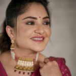 Karunya Ram Instagram - Eligent 💐💗💓💖 : : Jewllry : @kalyanjewellers_official Wearing : @houseof.raadhya_sarees Makeup : @makeoverbysamridhi_ram PC : @umesh__photography___ Place : SR Studios RR Nagar : : #karunyaram #milkybeautykarunyaram #kalyanjewellery #saree #traditional #indianbride #jewllry #elegentjewellery Raja Rajeshwari Nagar, Bangalore South