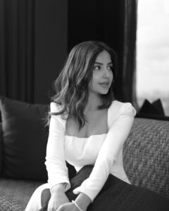 Kashmira Pardesi Instagram - The poet’s dress ♠️
The poet @komallluthhra 
Shot by : @karanhenry
MUA : @sandybeauti
Hair stylist: @makeoversbyjacqueline
Managed by : @wizardingmedia_