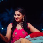 Kavitha Gowda Instagram - @chandan_kumar_official ❣️❣️ @grandpicsphotography @ramz_lifestylestories @sridhar_rai Picture credits - @glamshotz_official @praveen_naik07 Makup - @makeupby_tejashwini @glamshotz_makeovers Costum - @shimmer_designer_studio Mehendi - @mehendistoriesbykiran Decor - @______arjun__gowda Jewellery - @velvetboxby @beaded_treasures_jewelry @sreeramajewels .