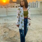 Komalee Prasad Instagram - Heart made of liquid sunsets... 🌤️🌼❤️ #goldenhour