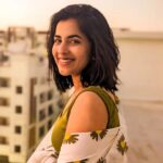 Komalee Prasad Instagram - Heart made of liquid sunsets... 🌤️🌼❤️ #goldenhour
