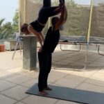 Krishika Lulla Instagram - If your path is difficult ,it is because your purpose is bigger than your thought # yoga practice #acroyoga #sidhumoosewala #favoritesong #krishikalulla #mondaymotivation