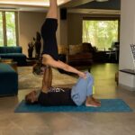 Krishika Lulla Instagram - If you never tasted a bad apple you would not appreciate a good apple , you have to experience life to understand life My morning routine #learneveryday #yoga #balance #core #krishikalulla #yogateacher @yogagurumansoorbaluch__ @nikotrickz #gymnasticteacher thank you sir thank this was inspired by you