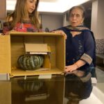 Krishika Lulla Instagram - The beauty in simplicity surpasses the need for things Love my life spending my time with my mommy @demblaraju #pranktime #prankwithmom #krishikalullamotherdaughterseries #krishikalulla #motherlove #motherdaughter #bestwithmom