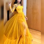 Kriti verma Instagram - Did an amazing show in Goa. Shared stage with @sukhbir_singer ji🫶🏻🧿 In love with the outfit by @coutureisabis 👗 Beautiful makeup done by @guneet_r_dhaliwal 💄 Taj Cidade de Goa, Goa