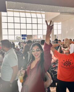 Kriti verma Instagram - First layover at Ethiopia …💗🔥🧿
7th number video..main mobile bhi ni rakhti haath me..kyunki mere mobile se video record hori ti😂😂
#airportdiaries #kriti #kritiverma #ethiopia #jaimatadi🙏🧿