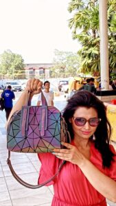 Leslie Tripathy Instagram - #ad reflective unique bags by @uneekindia #reelsindia #trendybags #uneekbag #leslietripathy