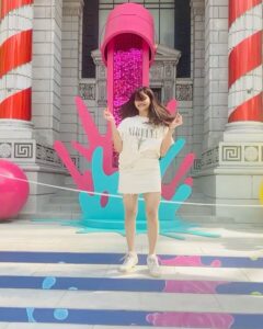Losliya Mariyanesan Instagram - Embrace the glorious mess that you are
☺️

#throwbacksingapore