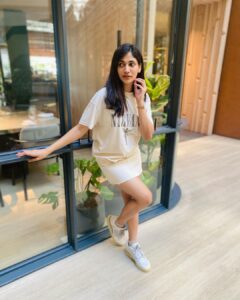 Losliya Mariyanesan Instagram - Embrace the glorious mess that you are
☺️

#throwbacksingapore