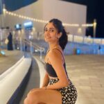 Losliya Mariyanesan Instagram - Back to black 🖤
