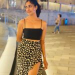 Losliya Mariyanesan Instagram - Back to black 🖤