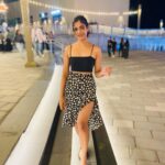Losliya Mariyanesan Instagram - Back to black 🖤