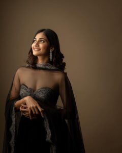 Losliya Mariyanesan Instagram - Never regret anything you have done with a sincere affection .

Designer @archana.karthick 
Photographer @navin.appu 
Makeup & hair @sty1e_guru 
@mizubackdrops