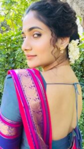Losliya Mariyanesan Instagram - Saree or Half saree 😛 ??