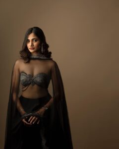 Losliya Mariyanesan Instagram - Never regret anything you have done with a sincere affection .

Designer @archana.karthick 
Photographer @navin.appu 
Makeup & hair @sty1e_guru 
@mizubackdrops
